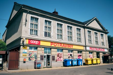 Jesenný – družstevní dům, foto Martin Dubský