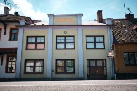 Libuň (1) – sokolovna, foto Martin Dubský