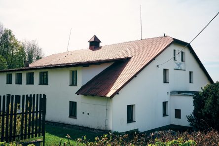 Skuhrov (1) – sokolovna, foto Martin Dubský
