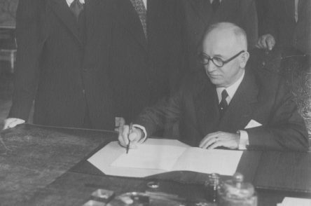 Československý film v rukou státu. Osmdesát let od vydání dekretu o opatřeních v oblasti filmu