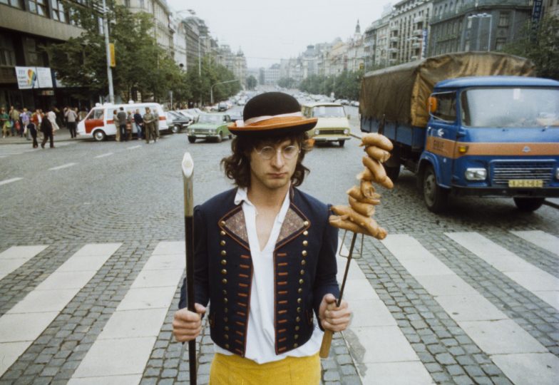 „Tady už dávno není nic pravý…“ Střepy pro Evu a Opera ve vinici jako reflexe lidové kultury i sebe samých